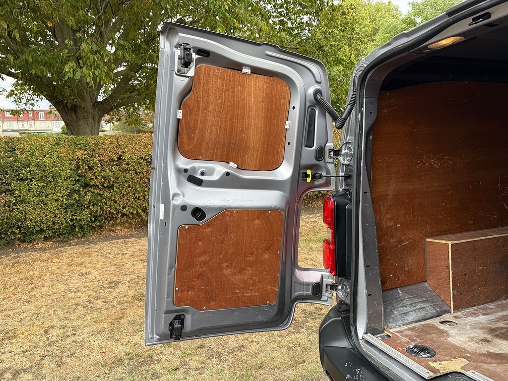 Vauxhall Vivaro 1.6 Cdti 2700 Sportive Panel Van Black #20