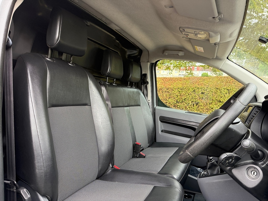 Vauxhall Vivaro 1.6 Cdti 2700 Sportive Panel Van Black #24