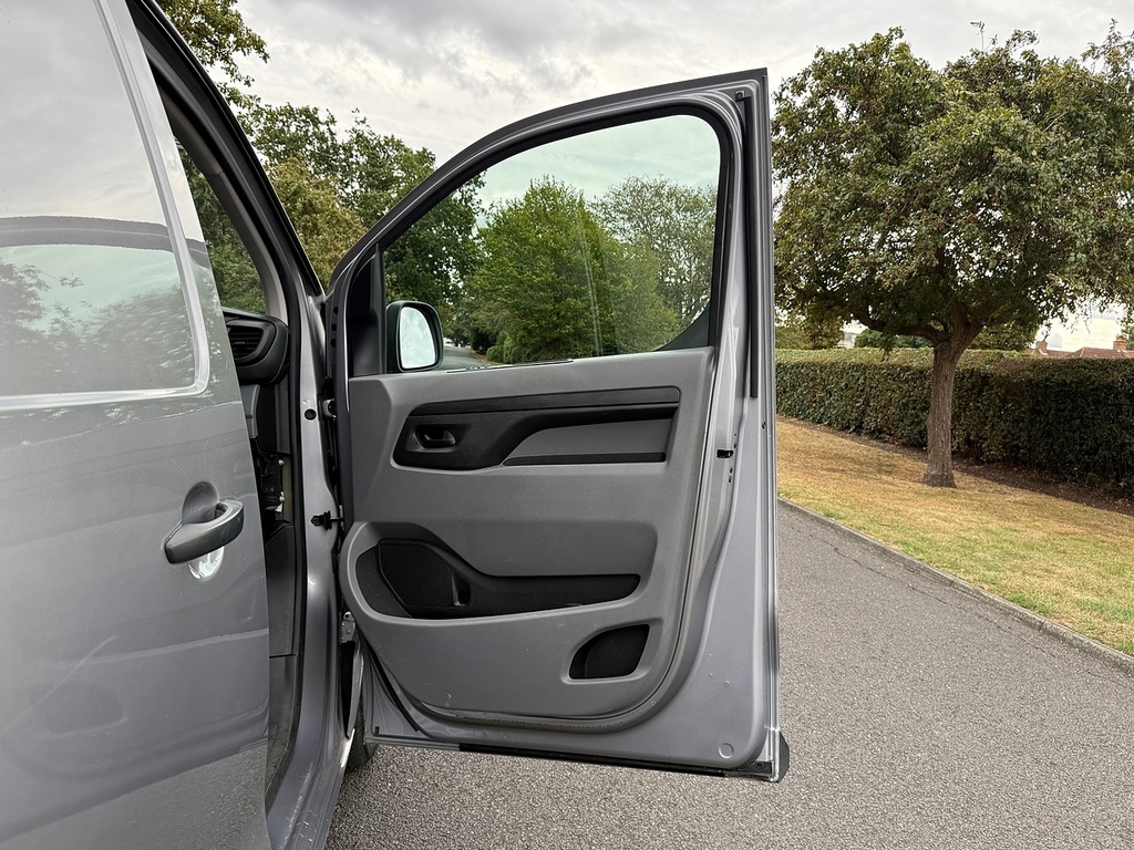 Vauxhall Vivaro 1.6 Cdti 2700 Sportive Panel Van Black #29