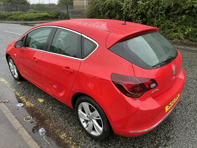 Vauxhall Astra 1.6 16V Sri Red #6