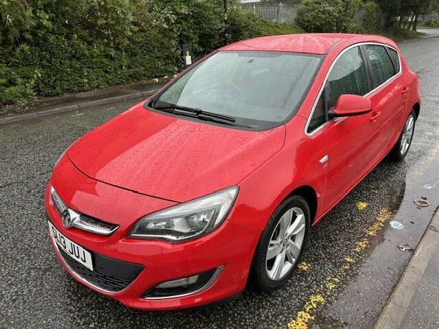 Vauxhall Astra 1.6 16V Sri Red #2