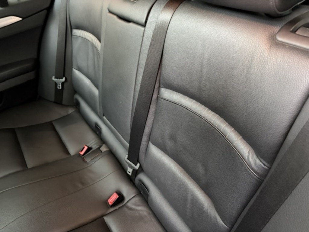 BMW 5 Series Saloon White #14