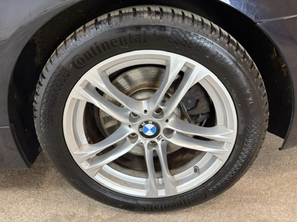 BMW 5 Series Saloon White #25