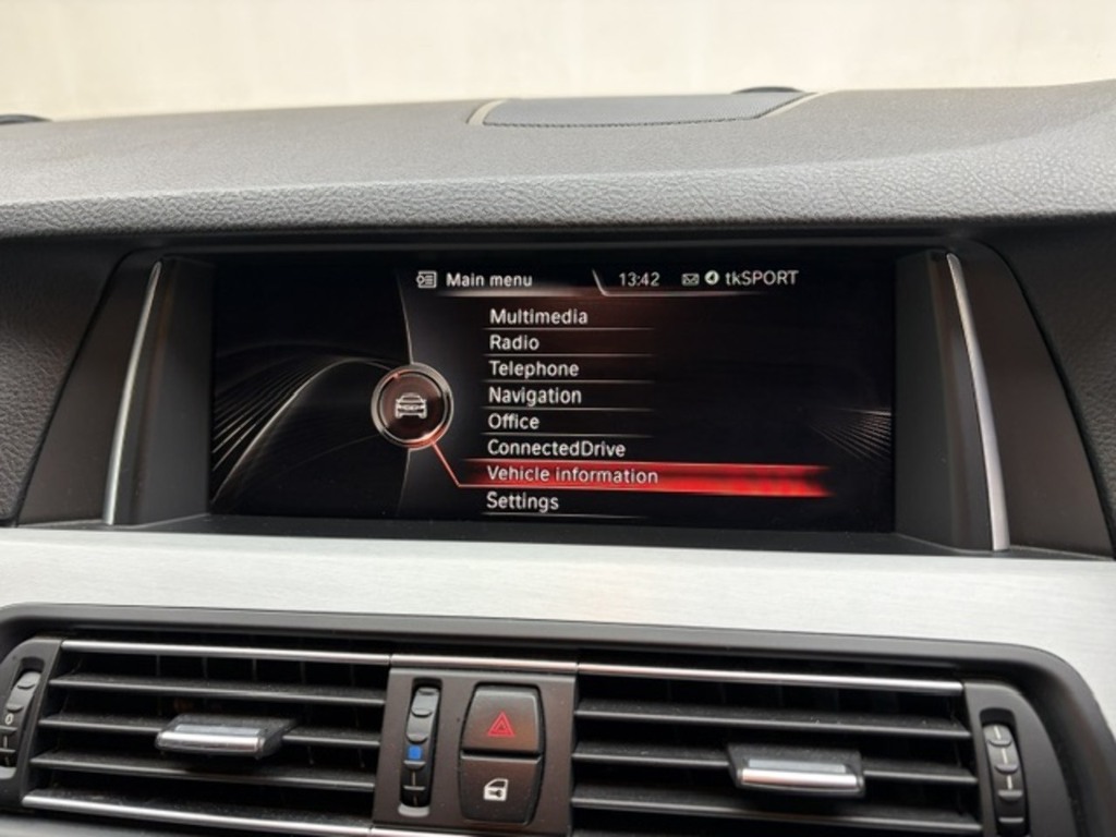 BMW 5 Series Saloon White #18