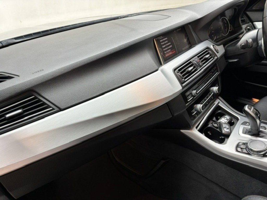 BMW 5 Series Saloon White #12