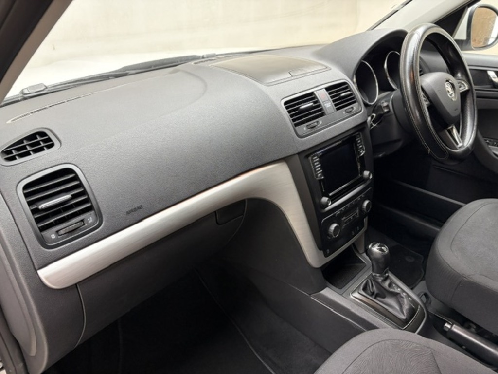 Skoda Yeti Suv Black #11