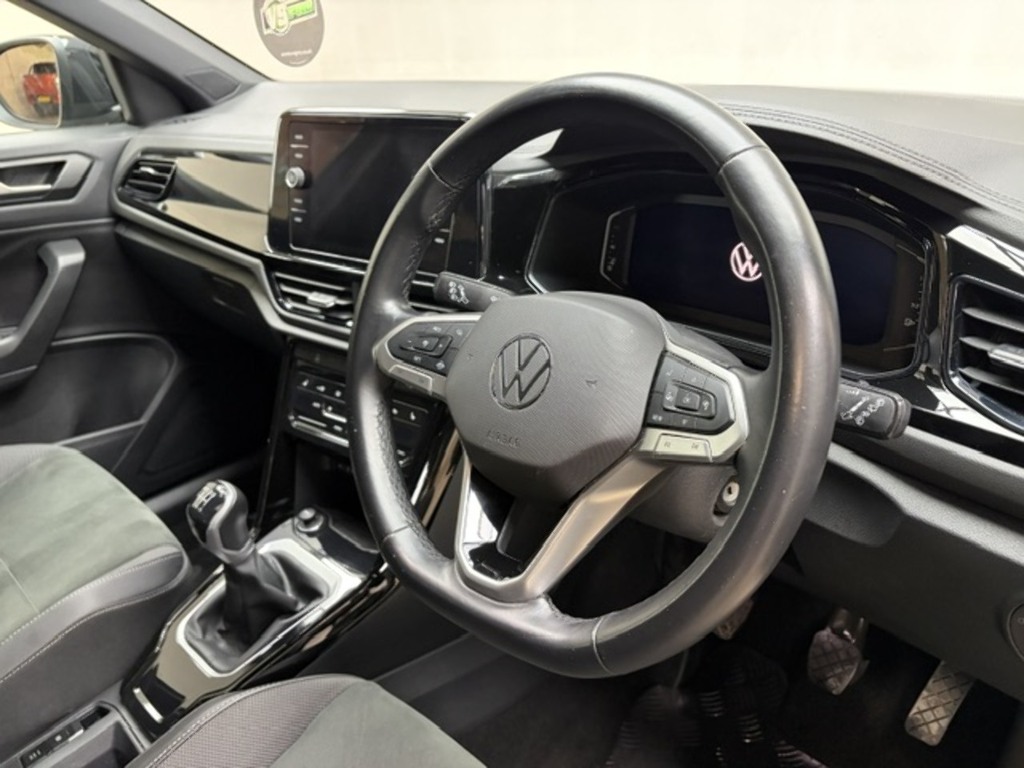 Volkswagen T-Roc Life Black #9