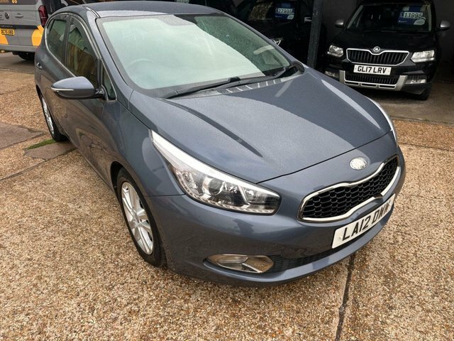 Kia Ceed 1.6 Crdi Ecodynamics 3 Hatchback White #2
