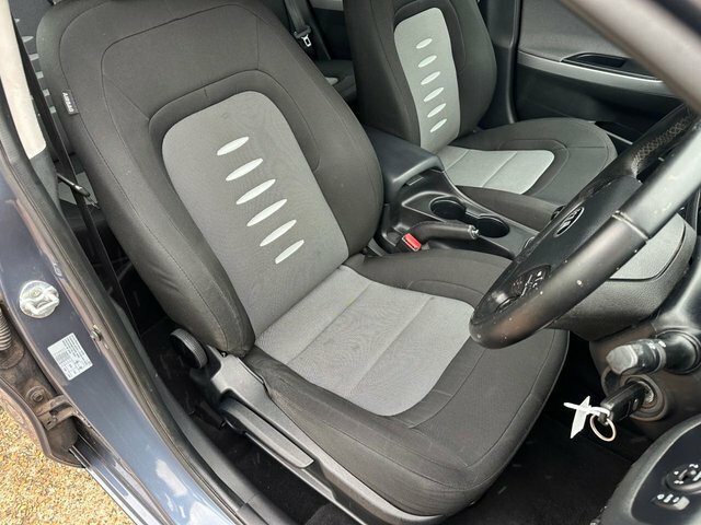 Kia Ceed 1.6 Crdi Ecodynamics 3 Hatchback White #24