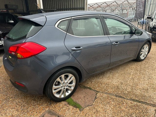 Kia Ceed 1.6 Crdi Ecodynamics 3 Hatchback White #9