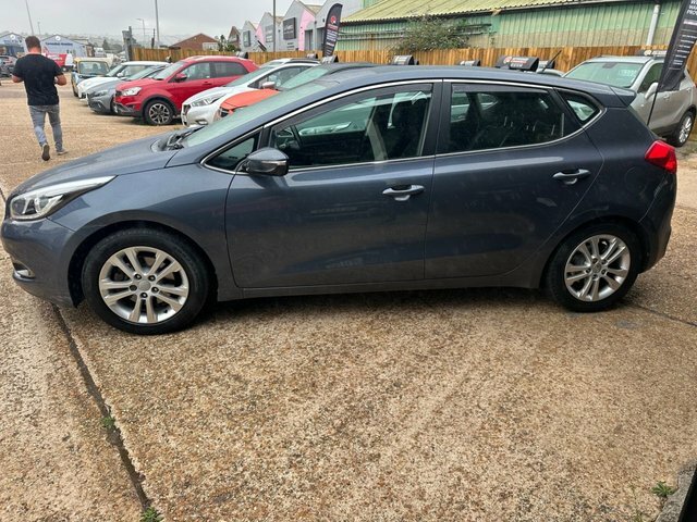 Kia Ceed 1.6 Crdi Ecodynamics 3 Hatchback White #7