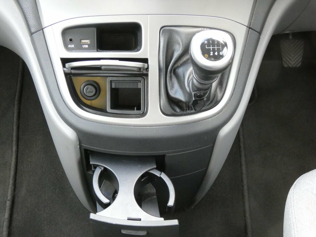 Hyundai I800 Automatic Silver #21
