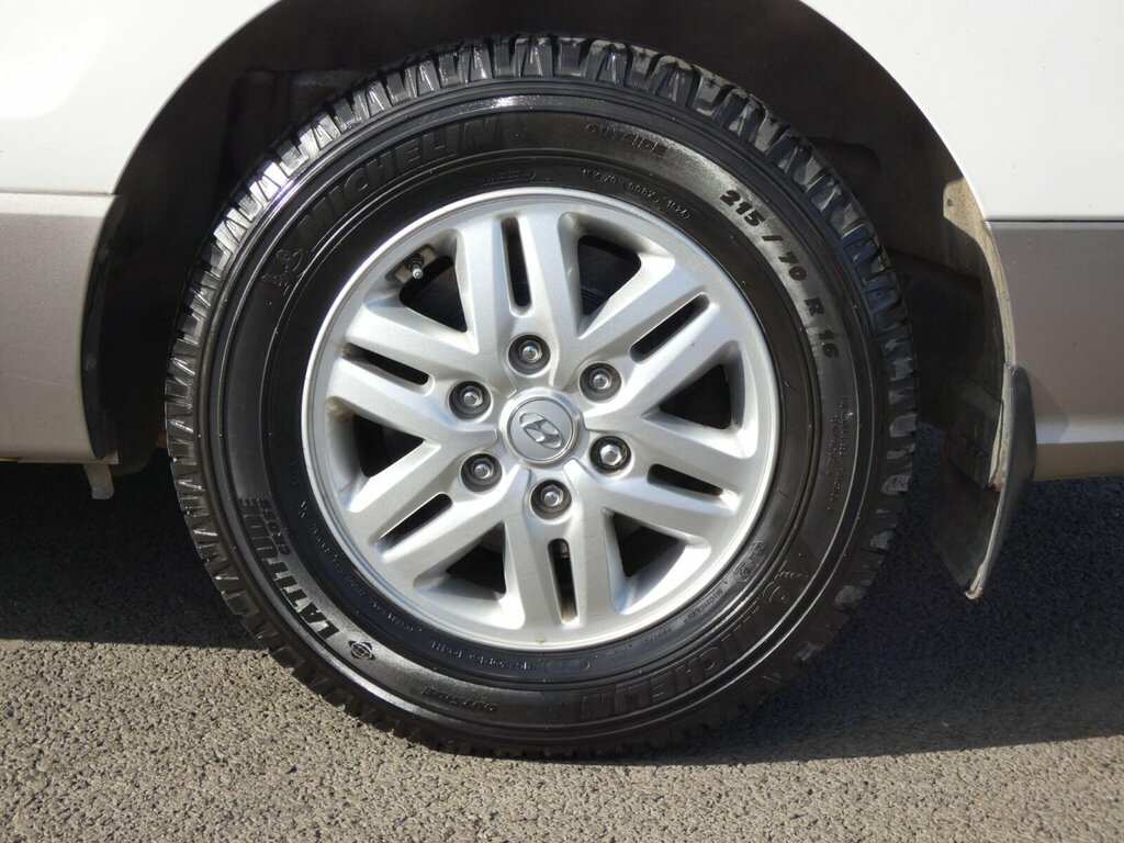 Hyundai I800 Automatic Silver #28