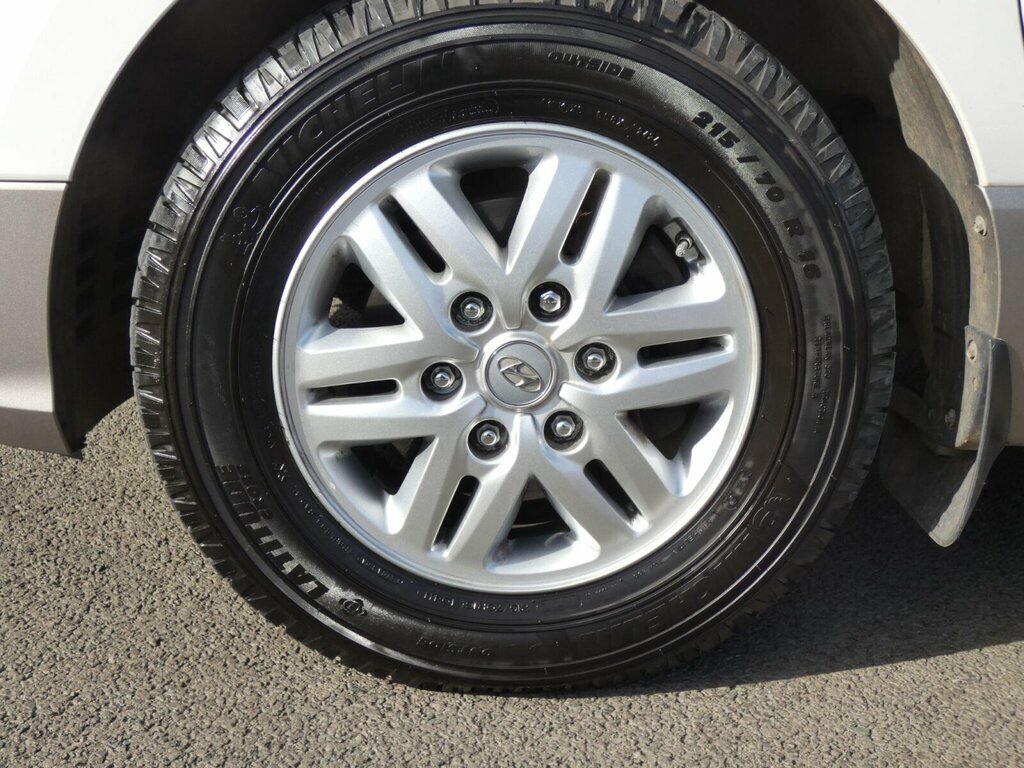Hyundai I800 Automatic Silver #27