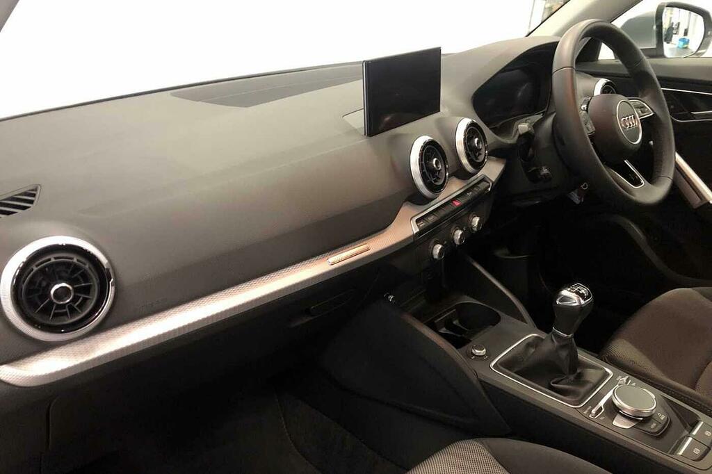 Audi Q2 Sport 30 Tfsi 110 Ps 6-Speed Silver #2