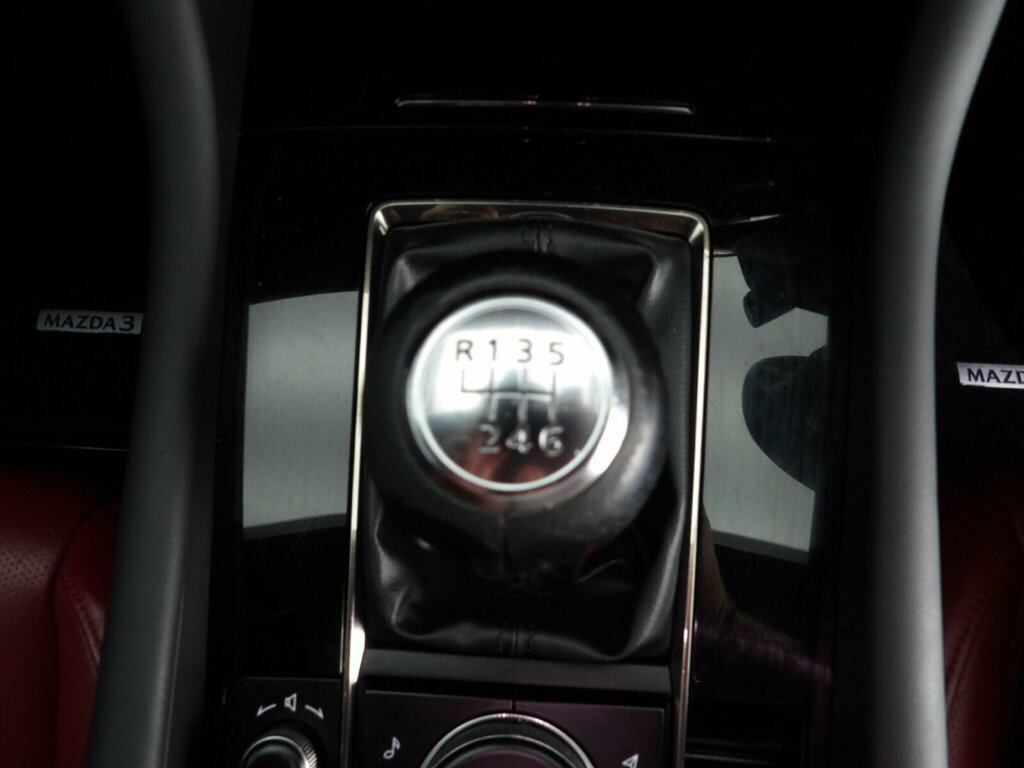 Mazda 3 Sport Lux Black #28
