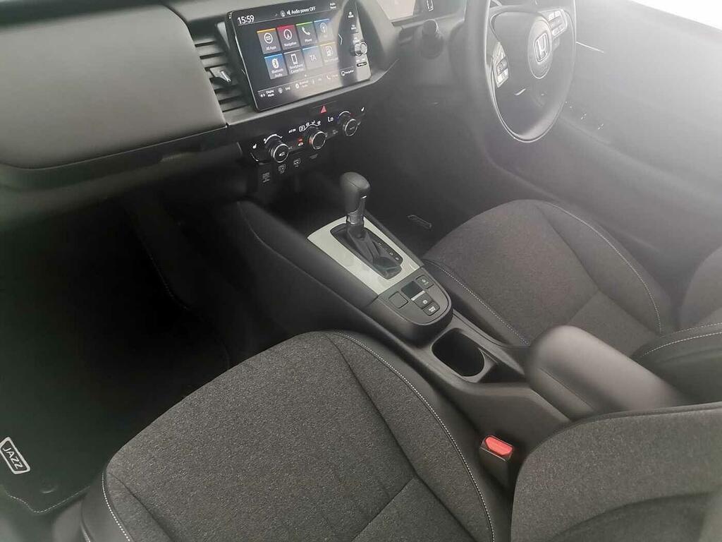 Honda Jazz 1.5 I-mmd Hybrid Advance Ecvt White #2