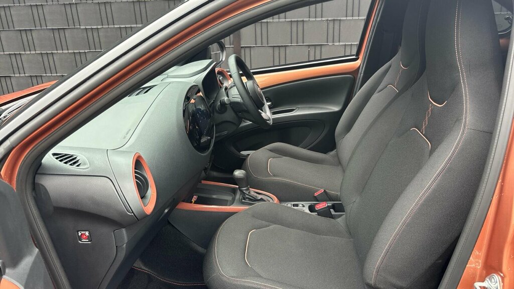 Toyota Aygo X 1.5H 49Kwh Design Cvt Euro 6 Ss Orange #5