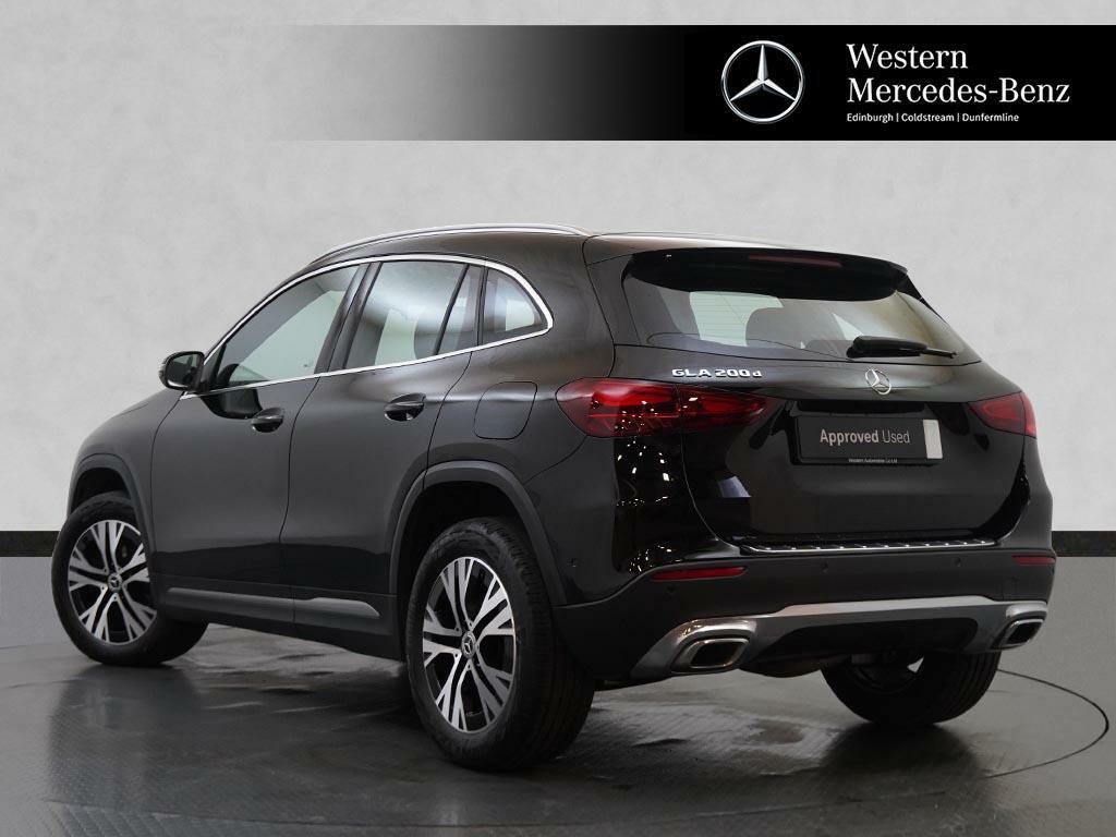 Mercedes-Benz GLA Class Gla 200 D Sport Executive Black #2