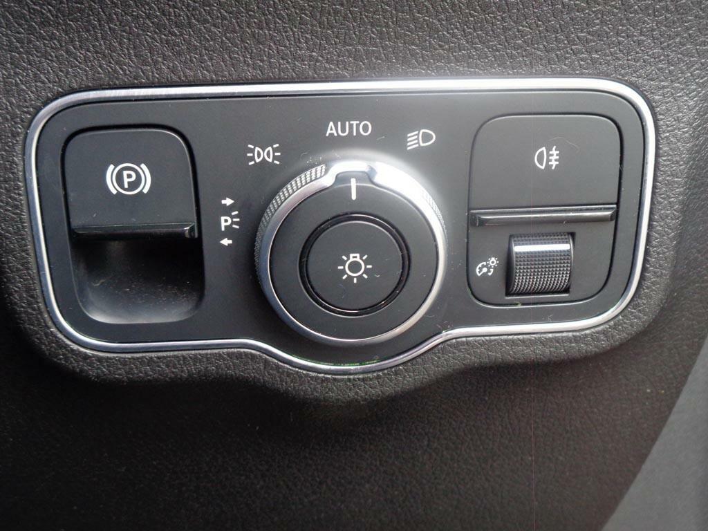 Mercedes-Benz GLB Class Suv White #26