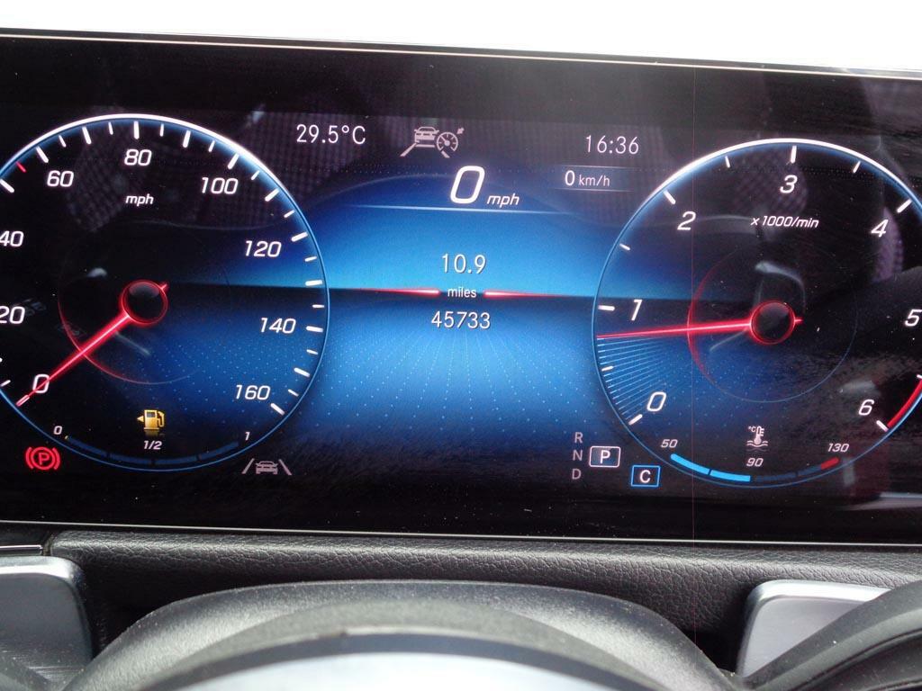 Mercedes-Benz GLB Class Glb 220D 4Matic Amg Line Premium Plus Red #4