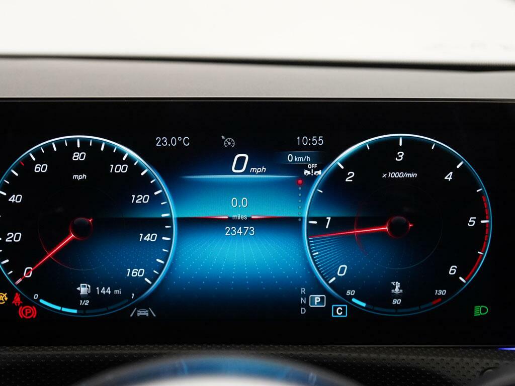Mercedes-Benz A Class A 180 D Amg Line Premium Red #4