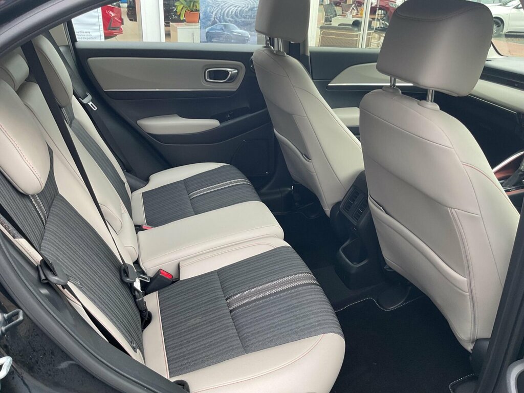 Honda Hr-V Advance Red #13