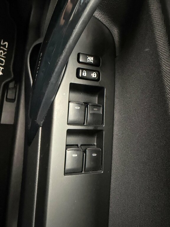 Toyota Auris Excel Blue #14
