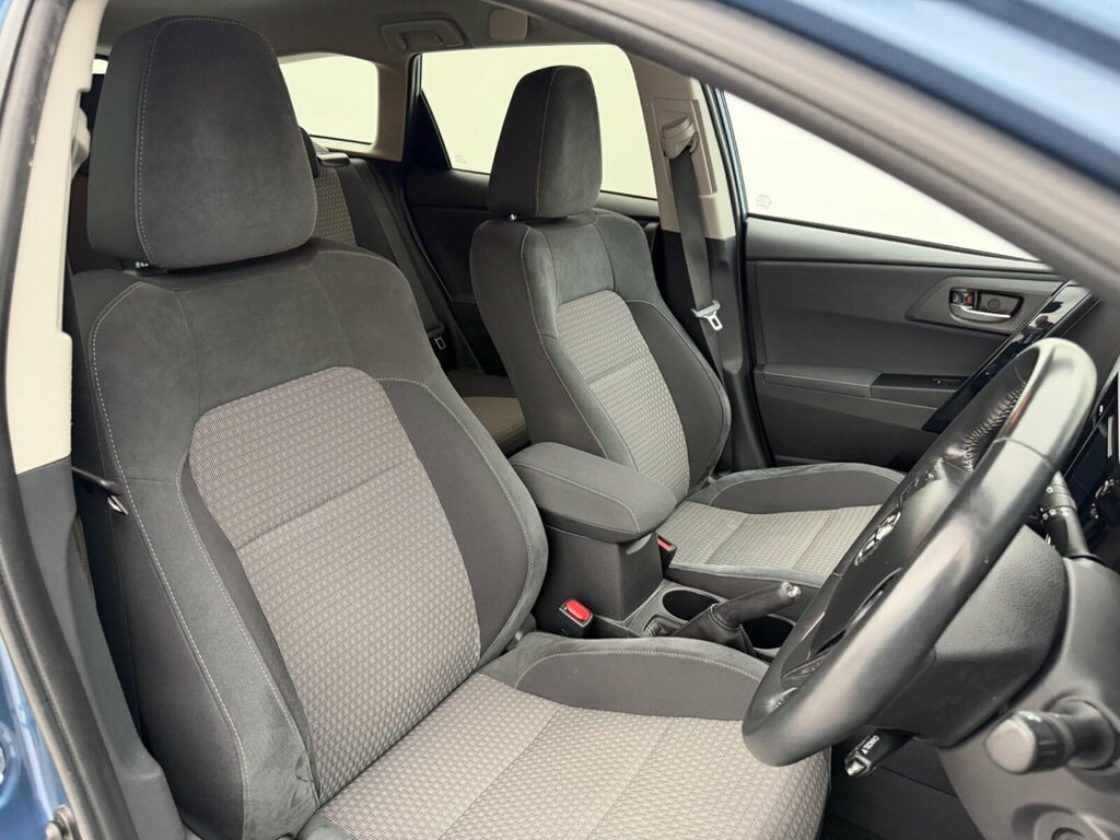 Toyota Auris Excel Blue #9