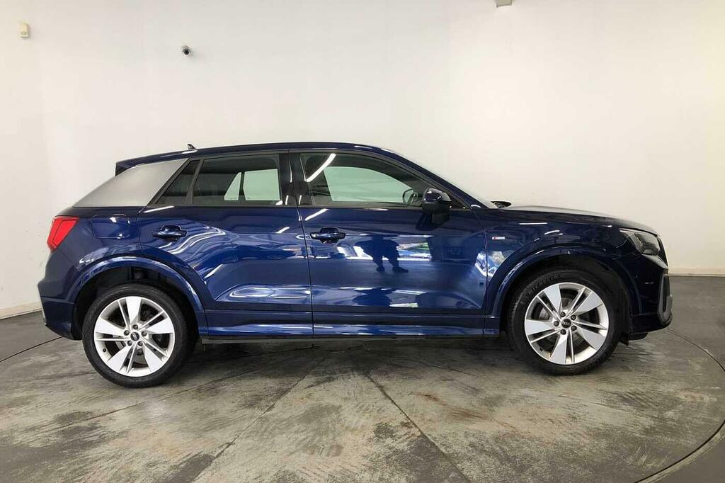 Audi Q2 S Line 35 Tfsi 150 Ps 6-Speed Blue #4