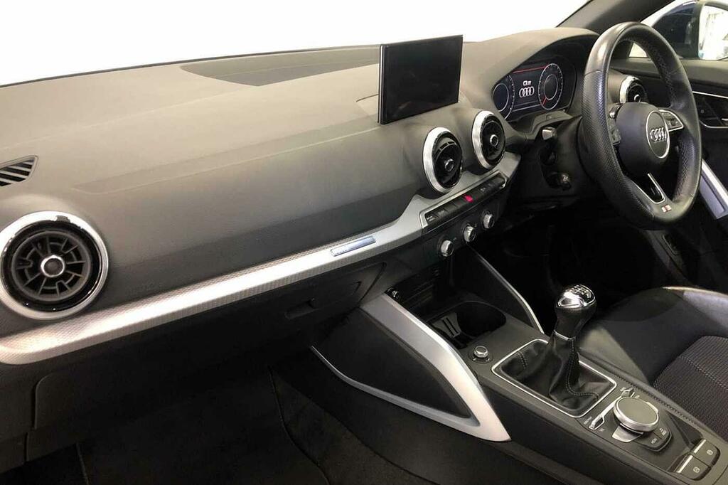 Audi Q2 S Line 35 Tfsi 150 Ps 6-Speed Blue #2