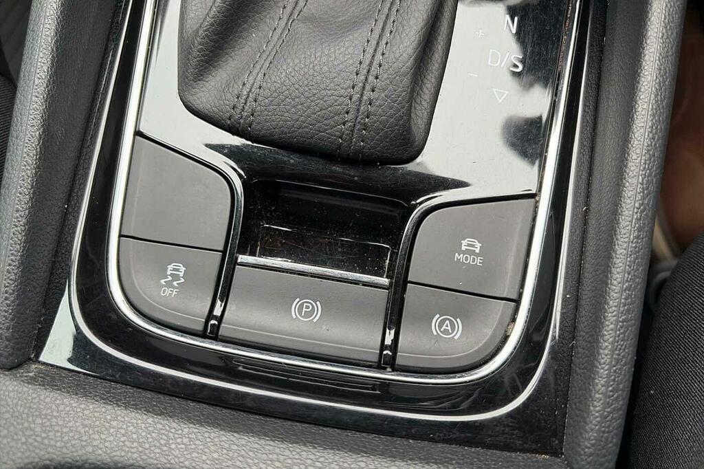 Skoda Karoq Edition Grey #24