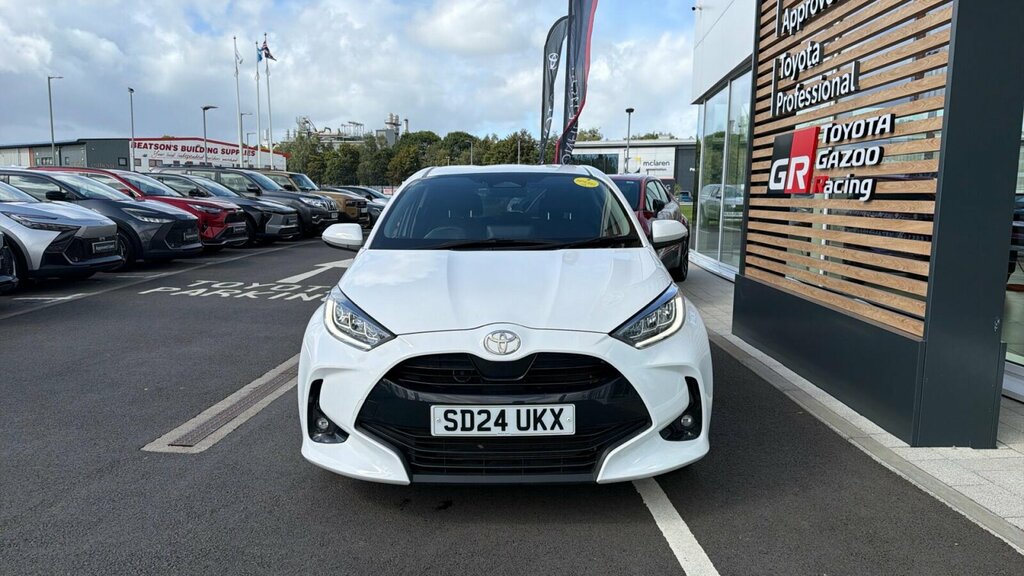 Toyota Yaris 1.5 Vvt-h Design E-cvt Euro 6 Ss White #2