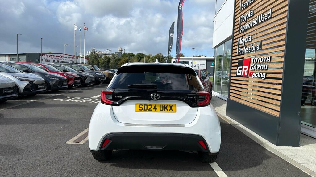 Toyota Yaris 1.5 Vvt-h Design E-cvt Euro 6 Ss White #6