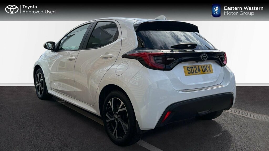 Toyota Yaris 1.5 Vvt-h Design E-cvt Euro 6 Ss White #4