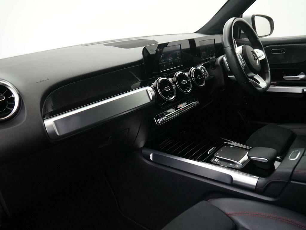 Mercedes-Benz GLB Class Glb 200 Amg Line White #3