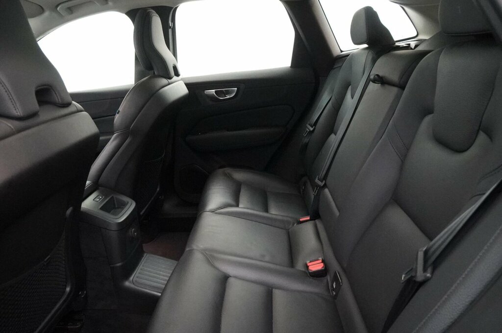 Volvo XC60 Ultimate Black #16
