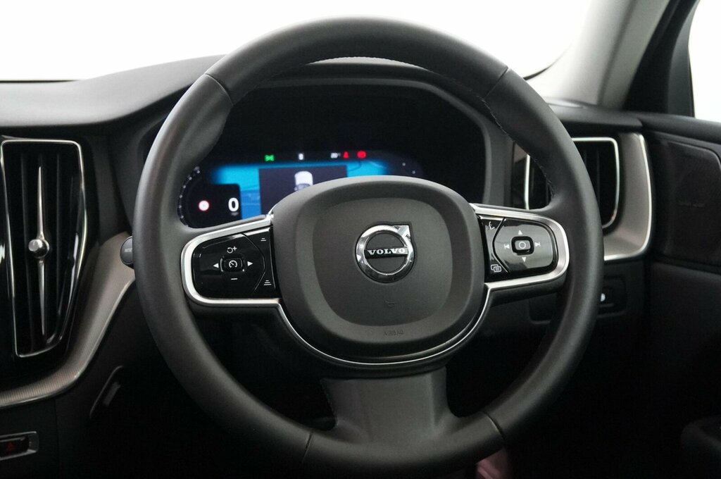Volvo XC60 Ultimate Black #28