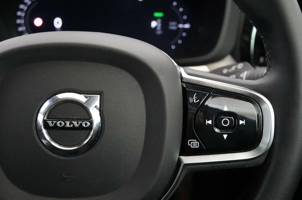 Volvo XC60 Ultimate Black #18