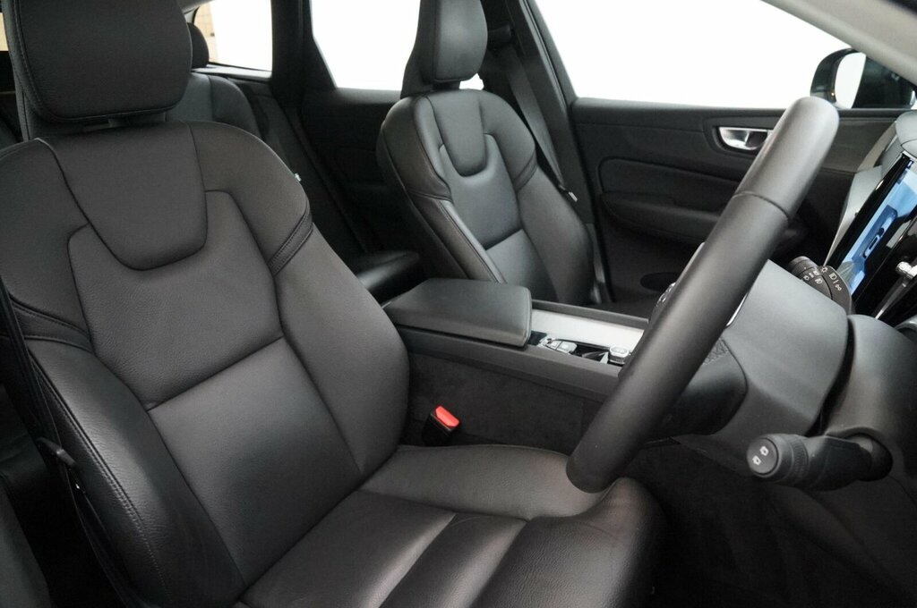 Volvo XC60 Ultimate Black #15