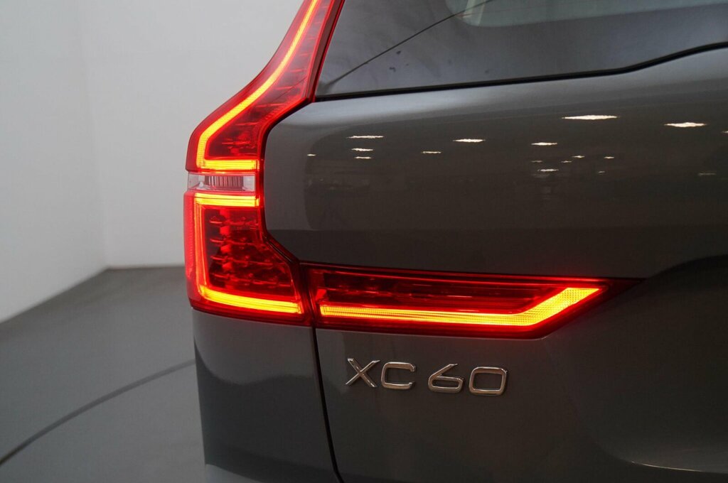 Volvo XC60 Ultimate Black #32