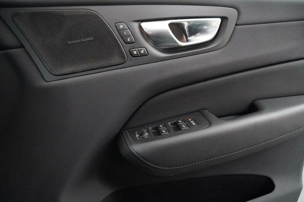 Volvo XC60 Ultimate Black #20