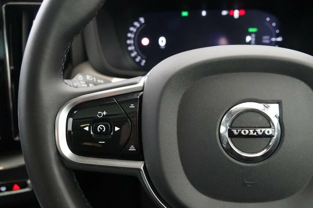 Volvo XC60 Ultimate Black #27