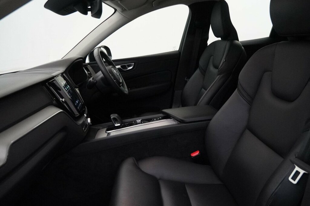 Volvo XC60 Ultimate Black #30