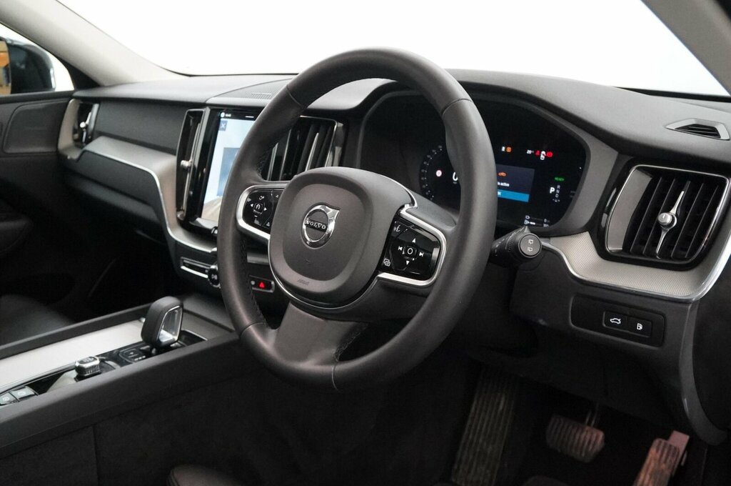 Volvo XC60 Ultimate Black #35