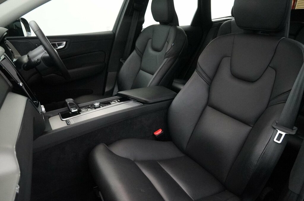 Volvo XC60 Ultimate Black #31