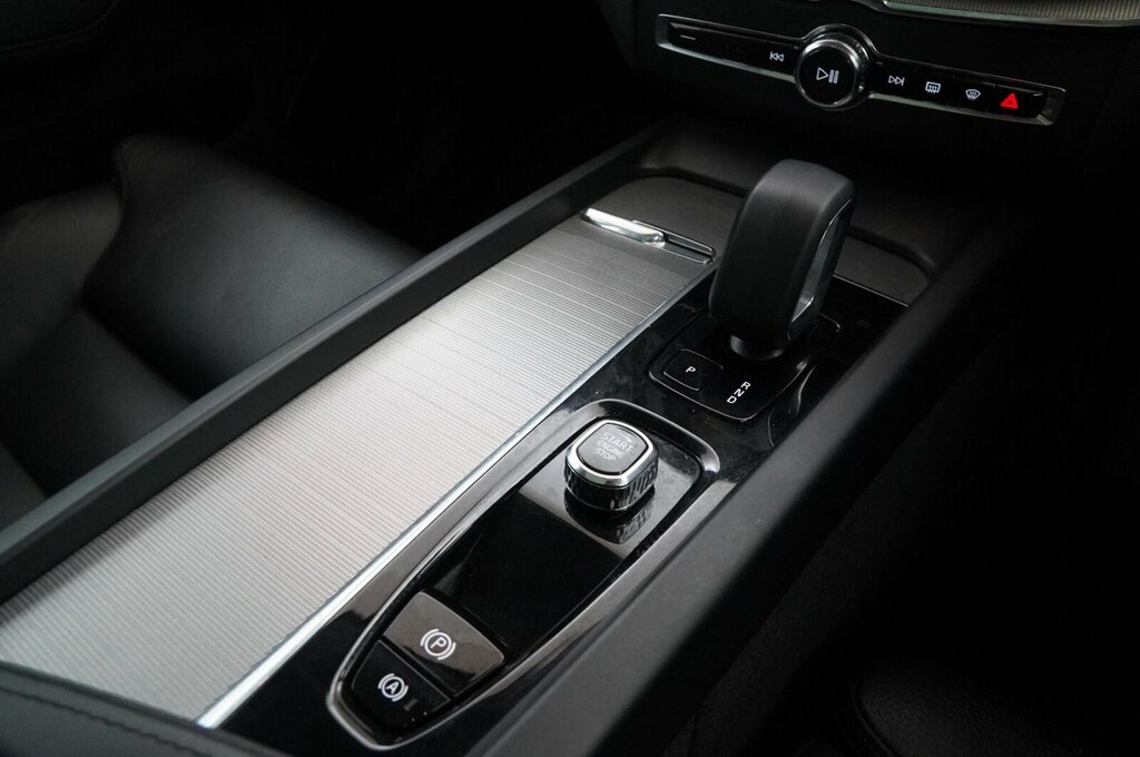 Volvo XC60 Ultimate Black #8