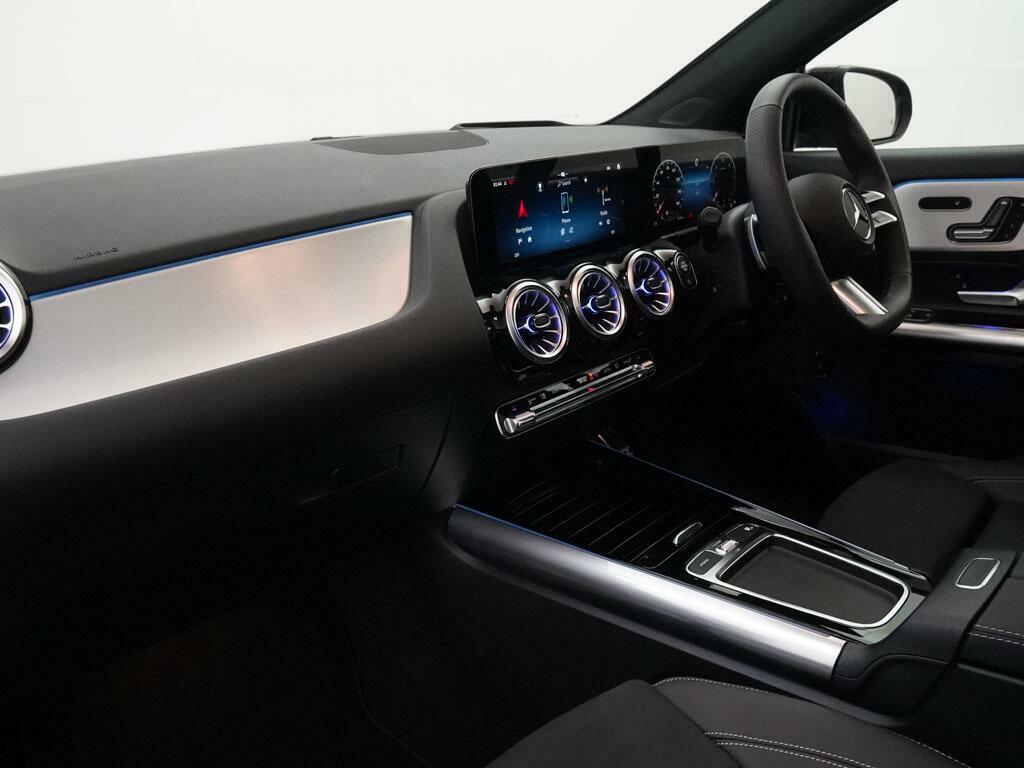 Mercedes-Benz GLA Class Gla 220 D 4Matic Amg Line Premium Plus Black #3