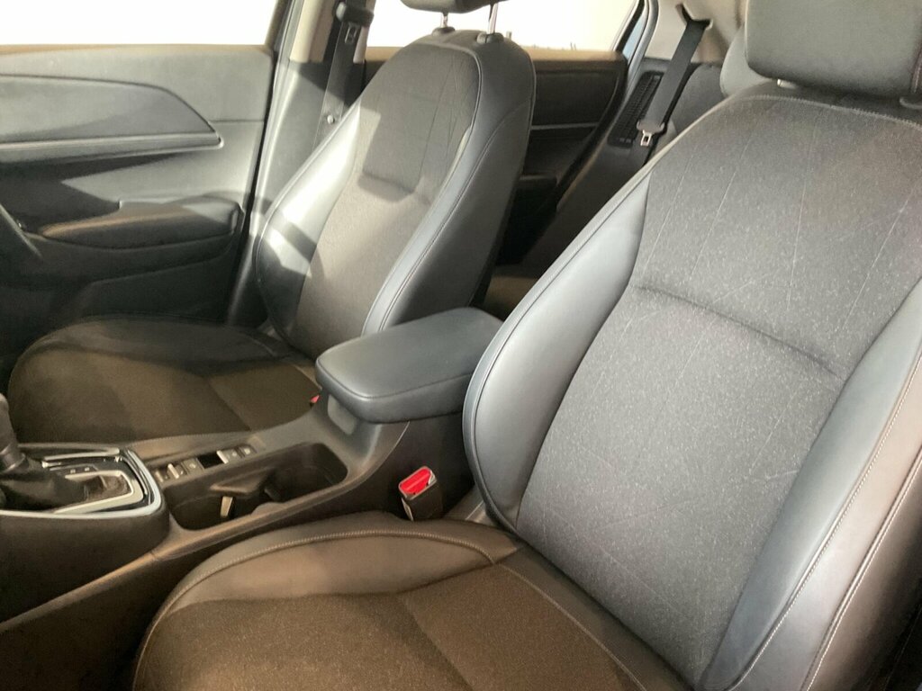 Honda Hr-V Advance Style White #38