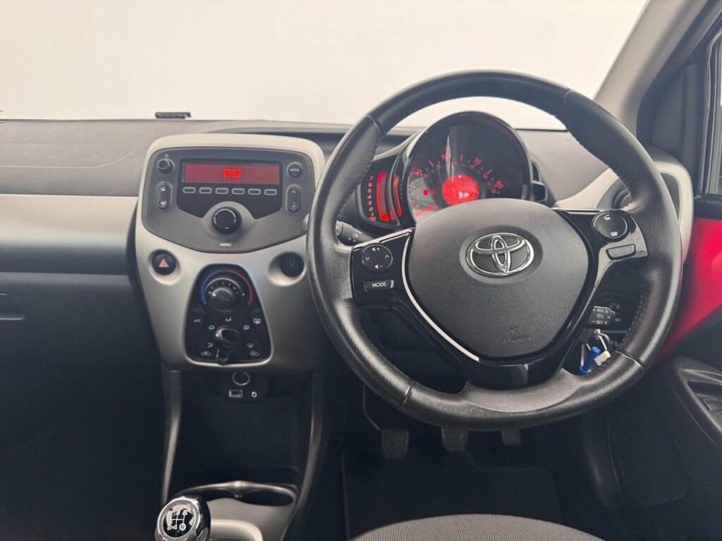 Toyota Aygo 1.0 Vvt-i X-play Euro 6 Red #6